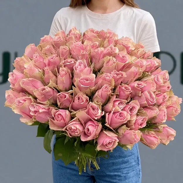 75 розовых роз Африка