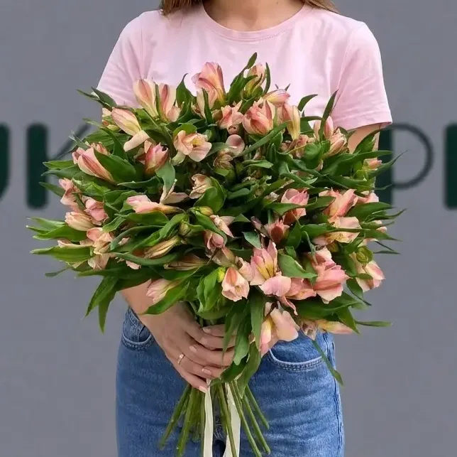 Букет из 15 розовых Альстромерий на Ленте — купить в Кирове, Букетберри