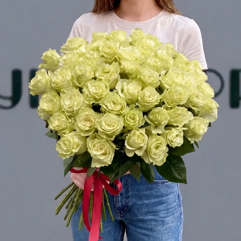 51 роза Mondial на ленте