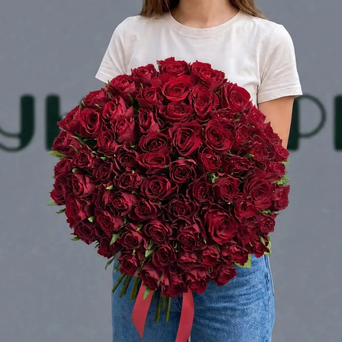 75 бордовых роз Африка — купить в Кирове, Букетберри