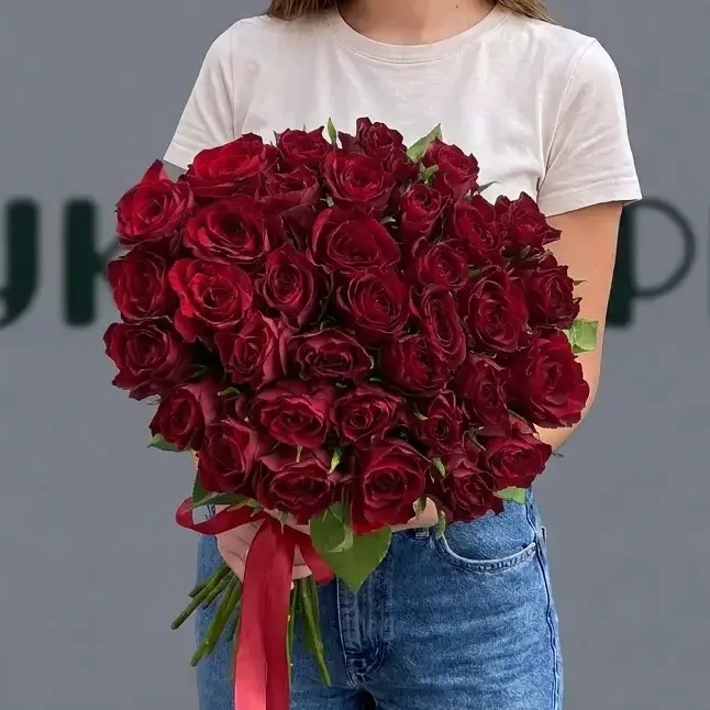 35 бордовых роз Африка